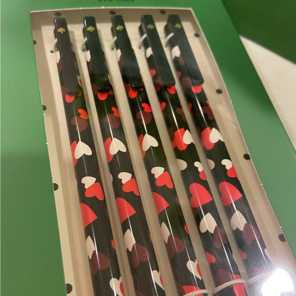NWT! 🖤❤️🤍 Kate Spade 5-pen set. New, unopened packaging + kate gift wrapping! - Picture 1 of 4